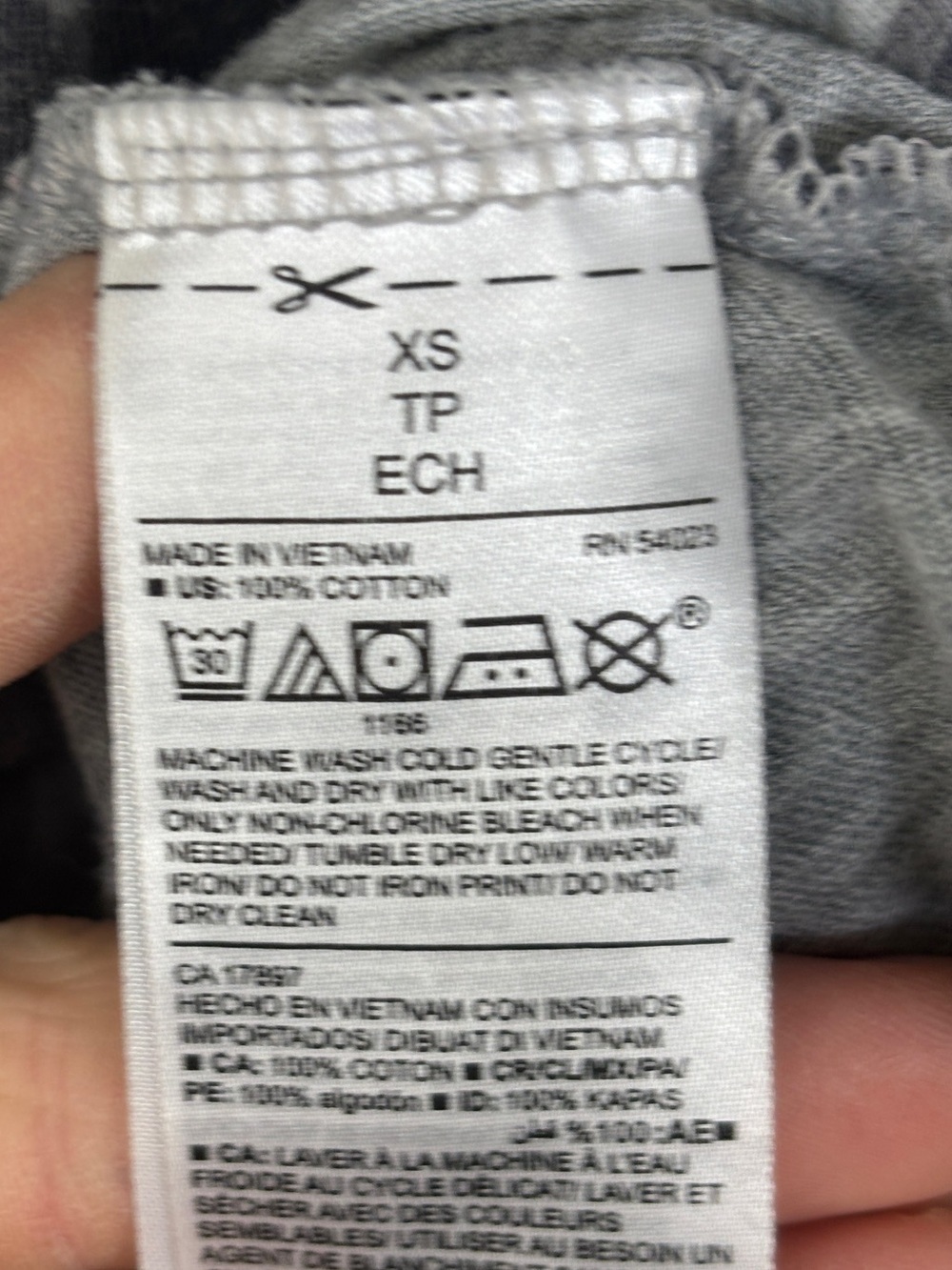 Old Navy Women's Gray Camo Short Sleeve Tee - Picture 4 of 4